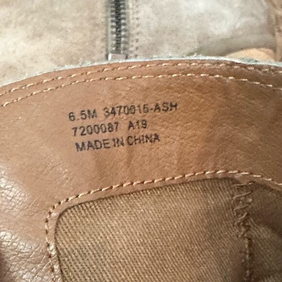 FRYE Judith Double Zip Ankle Bootie Ash/Taupe Suede Pointed Toe Size 6.5 - Picture 7 of 8